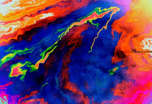 fluid colors, eine Kompositioin aus Öl und Wasser von Arthur G. PAuli